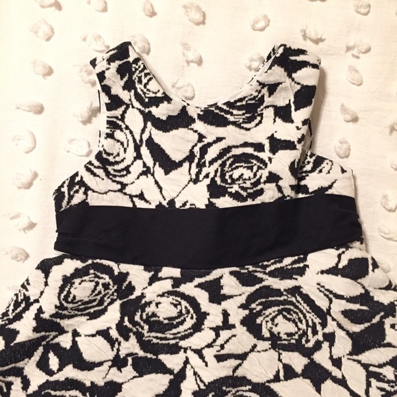 JANIE & JACK Big City Chic Rose Floral Dress Black - Picture 4 of 7